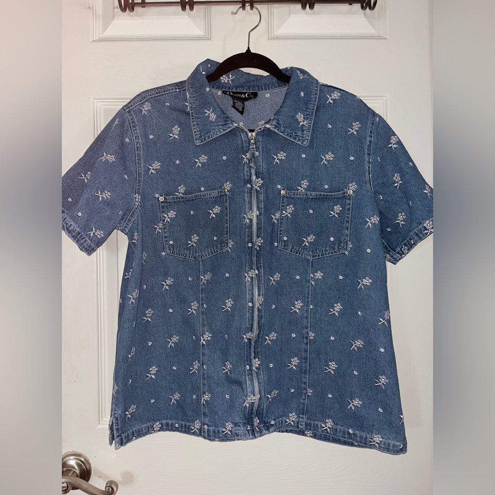 Denim&Co Women’s Blue Floral Embroidered Eyelet Zip up Shirt Large